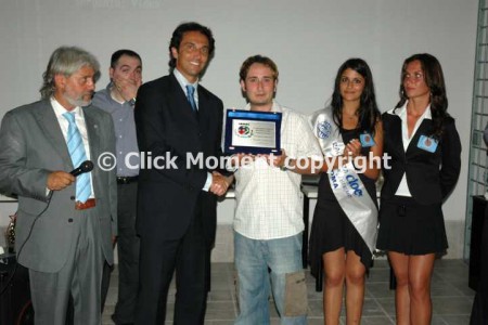 Campione Olimpionico di pizza acrobatica  Ernesto Parziale.